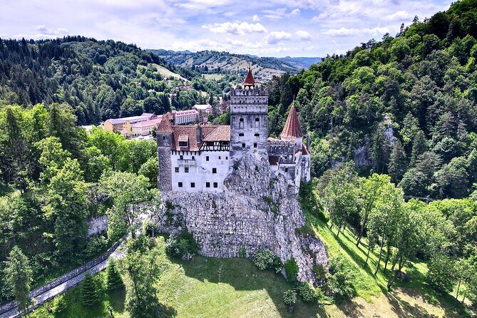 3-Castle: Peles,Bran,Rasnov,Sinaia Monastery from Brasov w pickup - Comfort, timing, and what to expect between castles