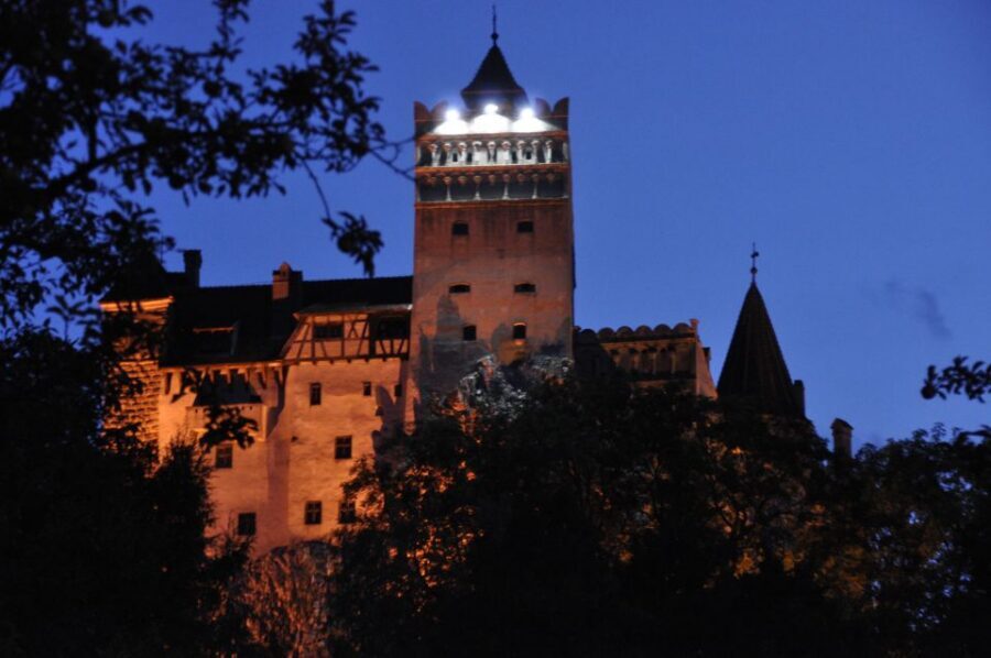 Brasov: Peles Castle, Bran Castle & Rasnov Fortress Day Tour - Skipping Lines at Peleș: What It Helps With (and What It Might Not)