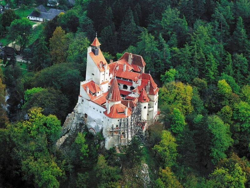 Bucharest: Bran & Peles Castle with Rasnov Citadel Day Trip - Lunch stop and the day’s rhythm: what “12 hours” feels like