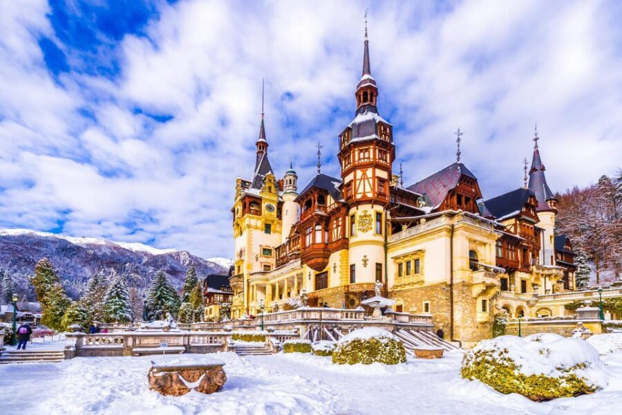 Bucharest : Day Trip Dracula's Castle ,Peles Castle & Brașov - Bran Castle: Dracula’s silhouette on the cliff