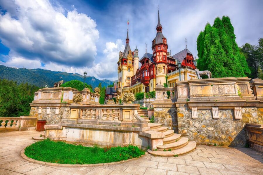 Bucharest : Day Trip Dracula's Castle ,Peles Castle & Brașov - Food, breaks, and what to carry for a smooth day