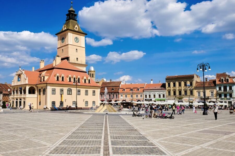 Bucharest: Dracula Castle, Peles Castle & Brasov Old Town - Bran Castle and Dracula lore: what you’ll learn and what to expect inside