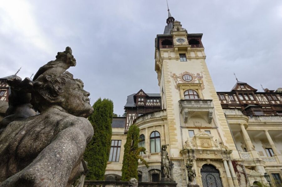 Bucharest: Dracula Castle, Peles Castle & Brasov Old Town - Meeting point and timing: what can make or break your day