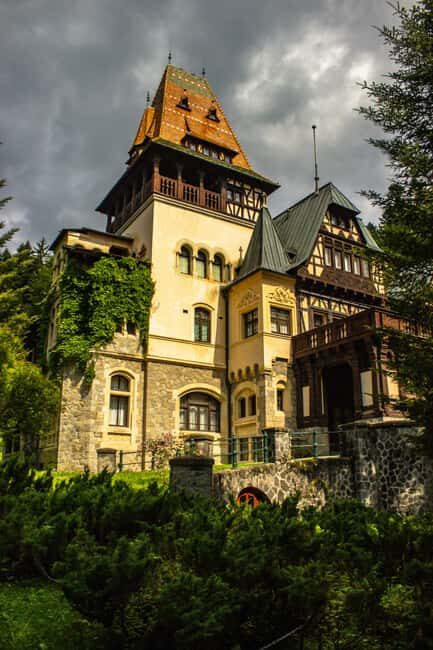 Bucharest: Peles Castle, Bran Castle & Brașov Day Tour - Audio Guide Setup and What to Bring in Your Day Pack