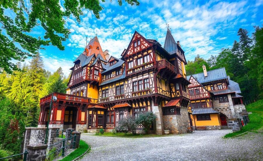 Bucharest: Peles Castle, Bran Castle, & Brasov Old Town Tour - How the Bucharest-to-Transylvania route feels in real time