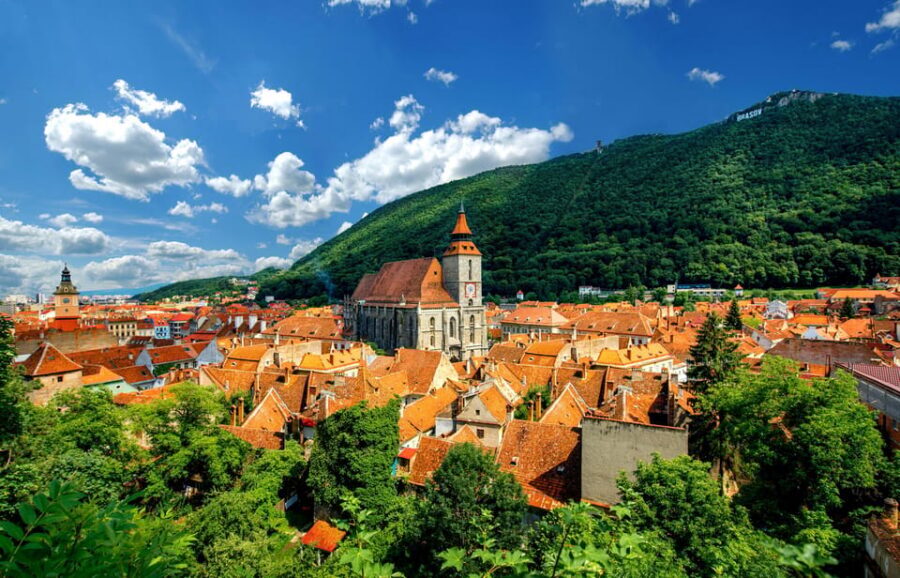 Bucharest : Peles Castle, Dracula's Castle & Brasov Day Trip - Bran Castle and Dracula: What to Expect When Legends Meet Stone