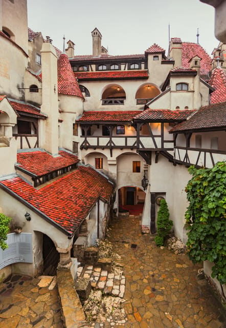 Bucharest: Peles & Dracula's Castle and Brasov Full-Day Trip - Brașov walking tour: Black Church, Council Square, and Rope Street