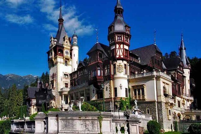 Dracula's Castle, Peles Castle and old town Brasov from Bucharest - Stop 3: Piața Sfatului in Brașov (The Medieval Core Break)