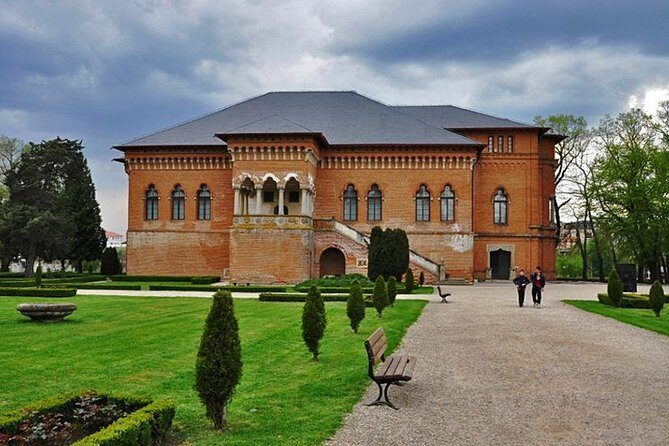 Dracula's Tomb and Mogosoaia Palace, Private Tour from Bucharest - Mogosoaia Palace: Brancovenesc elegance in an hour-long visit