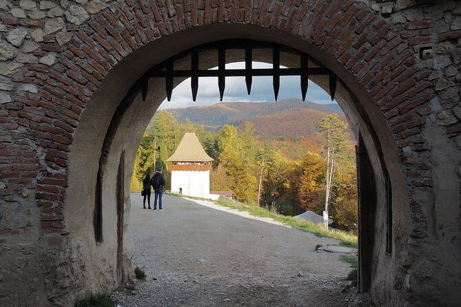 From Brasov: Discover Bran Castle and Râșnov Fortress - Optional upgrade: Peleș and Pelisor castles for the royal side of Romania