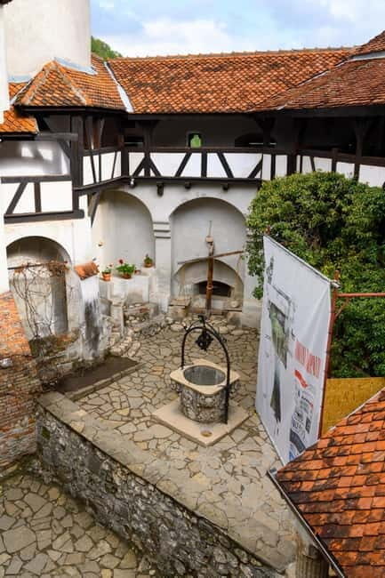 From Bucharest: Dracula's castle, Peles Castle and Brasov - Brașov Old Town walk: where the castles connect to real life