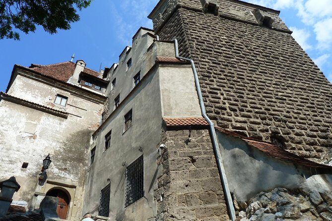 Guided visit in Spanish to the Castle of Dracula in Bran (native Spanish guide). - What’s Included vs. Not Included (So You Don’t Get Hit Twice)