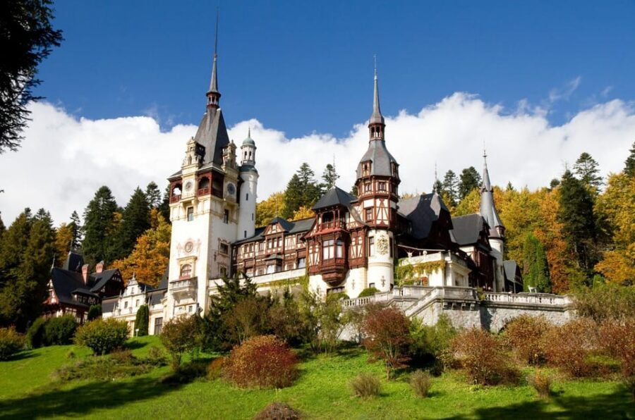 Minivan 8: Peles & Dracula's Castle and Brasov Full-Day Trip - Guides and Seat Reality: Your Experience Depends on Small Details