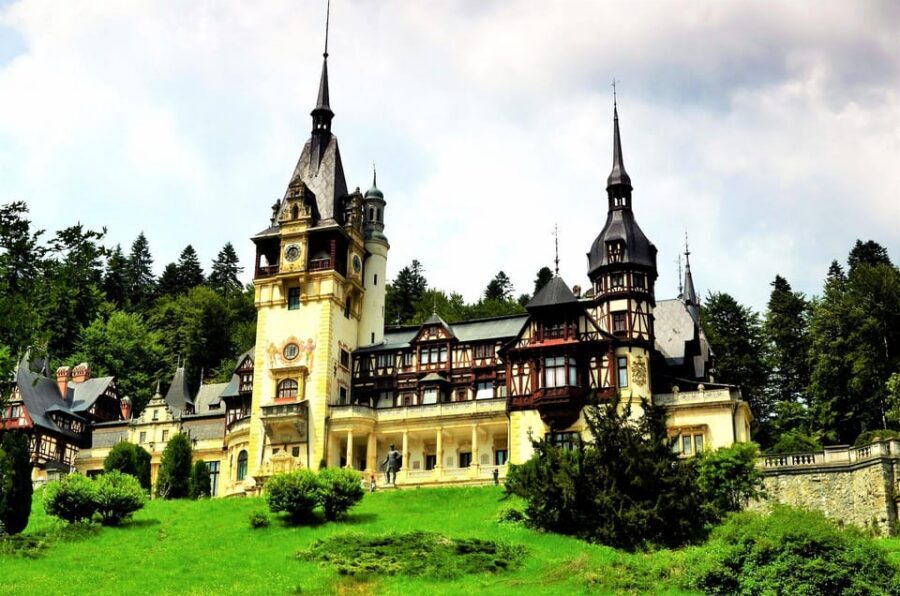Minivan 8 Places : Dracula Castle, Peles, & Brasov Day Tour - Key reasons this tour works well