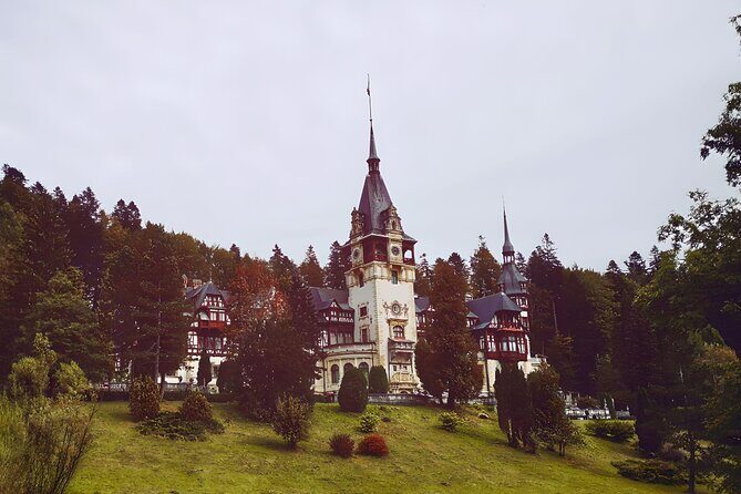 Peles Castle, Bran Castle & Rasnov Fort. Private Tour from Brasov - Lunch in Rasnov City at La Promenada: what makes it more than a pit stop