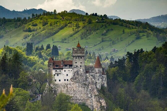 Peles Castle, Bran Castle, Rasnov Fortress and Sinaia Monastery Tour from Brasov - Bran Castle (Dracula’s Castle): legend, but also architecture and timing