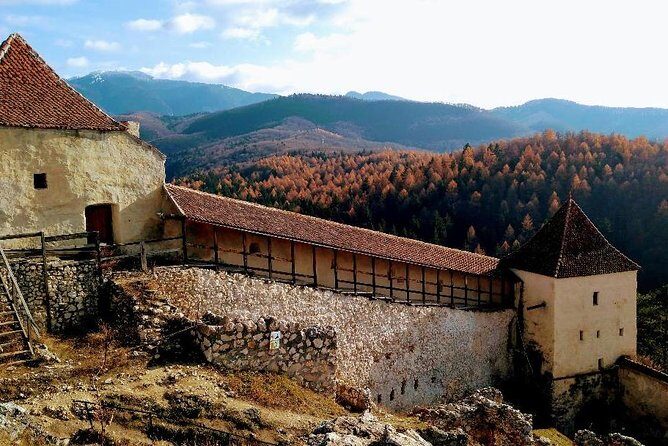 Peles Castle, Bran Castle, Rasnov Fortress and Sinaia Monastery Tour from Brasov - Lunch in Bran: keep it simple, and use the time window well