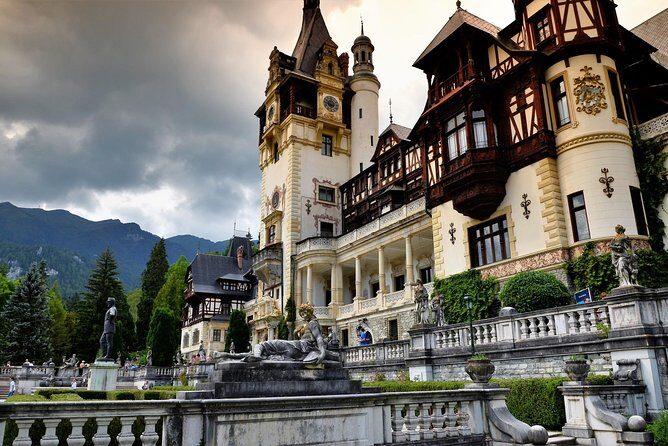 Peles Castle Skip-The-Line Guided Tour - Skip-the-line at Peleș: what you gain right away