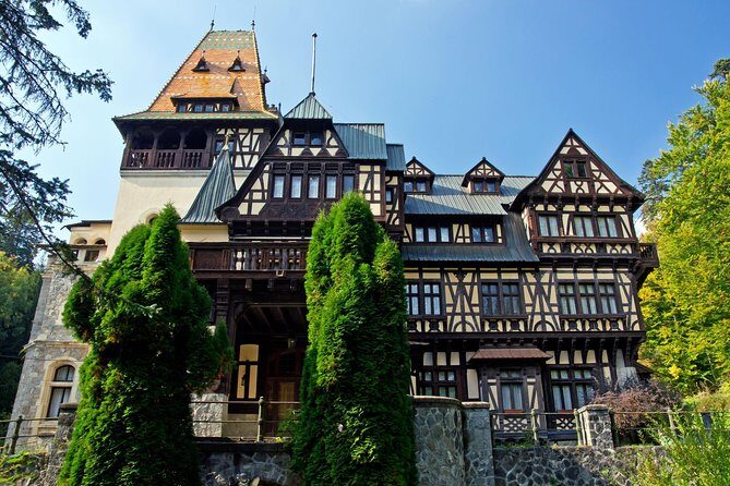 Peles Castle Skip-The-Line Guided Tour - Getting to the meeting point without stress